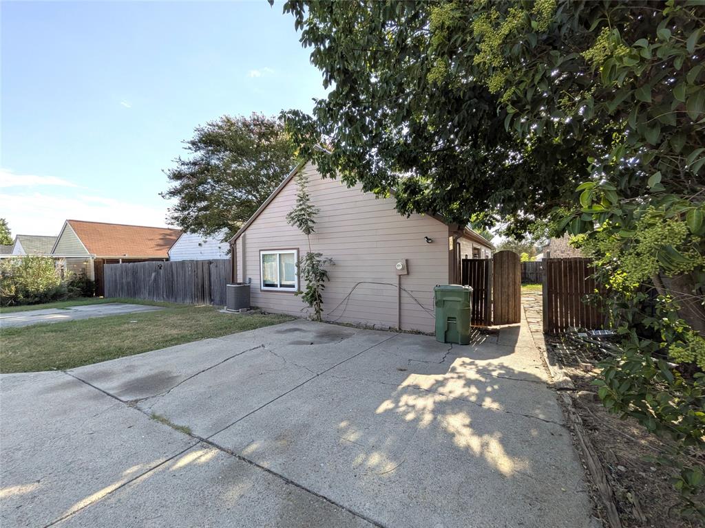 323 Teakwood Lane Property Photo 31