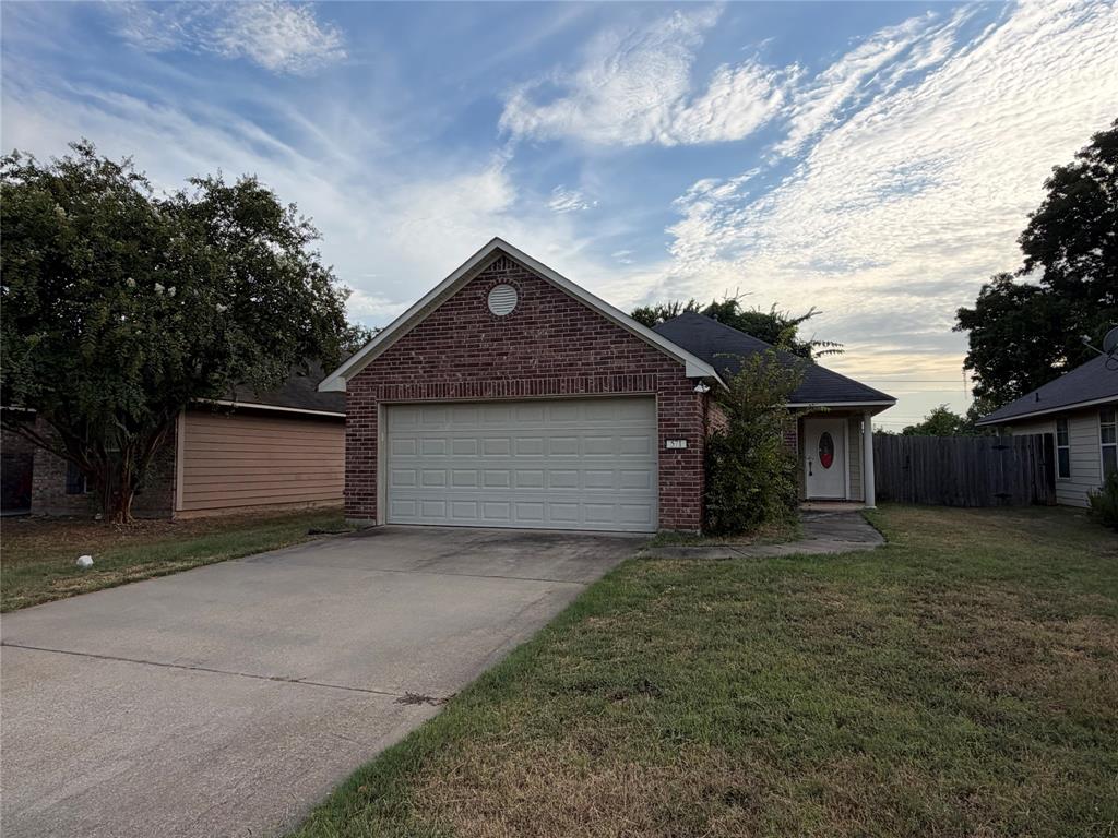 571 Whitefield Lane Property Photo 1