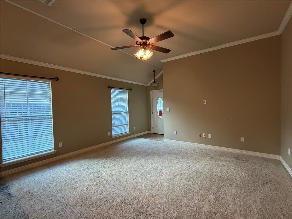 571 Whitefield Lane Property Photo 4