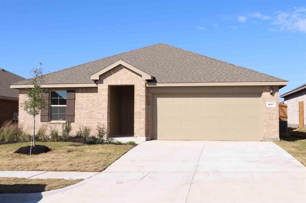 807 Wolf Creek Drive Property Photo 1