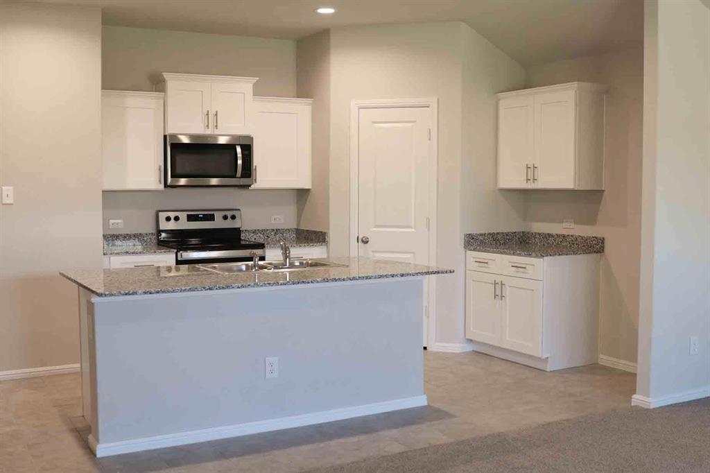 807 Wolf Creek Drive Property Photo 2