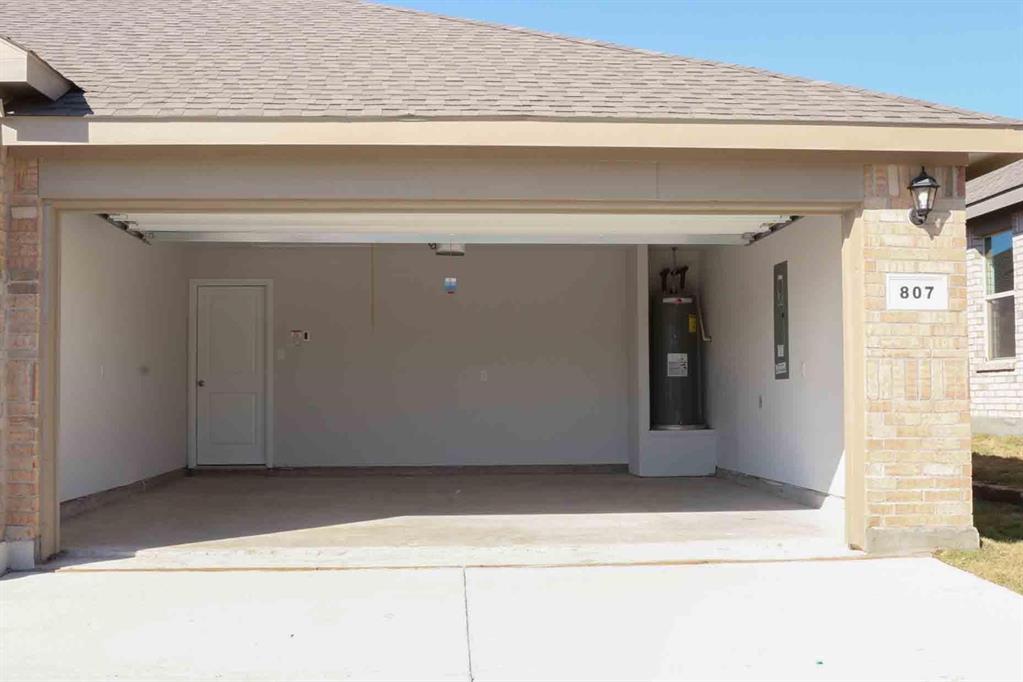 807 Wolf Creek Drive Property Photo 13