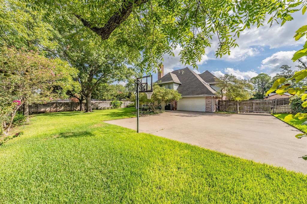 1500 Arrowhead Drive Property Photo 3