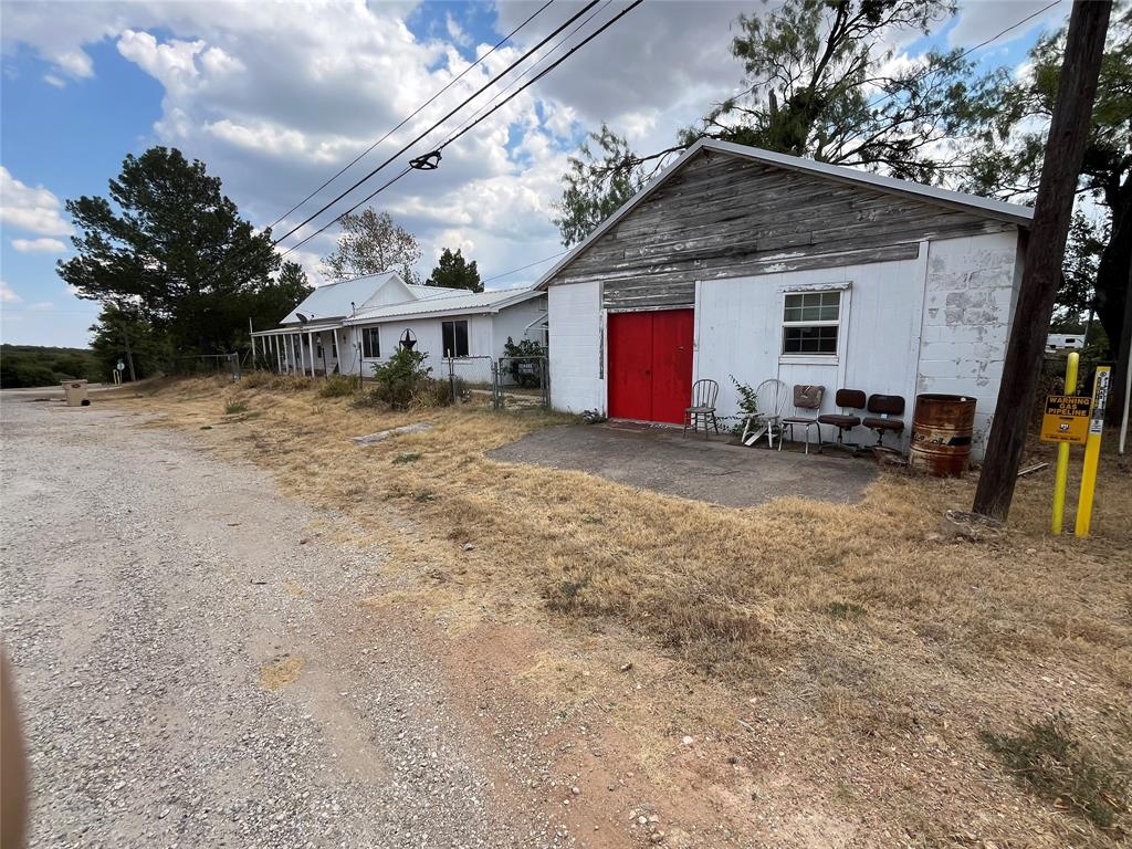 541 E 3rd Street Property Photo 3