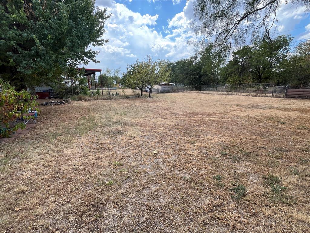 541 E 3rd Street Property Photo 6