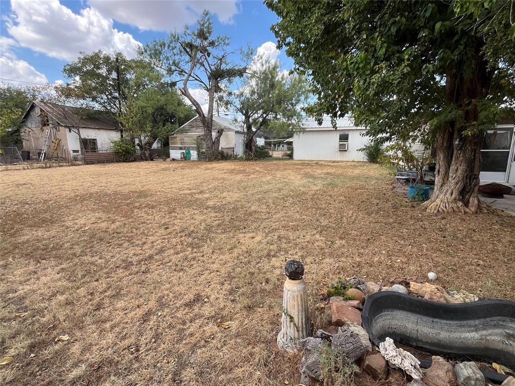 541 E 3rd Street Property Photo 7