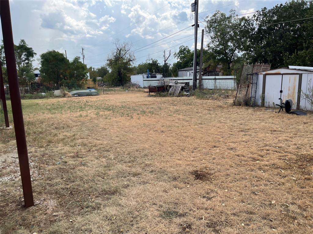 541 E 3rd Street Property Photo 8