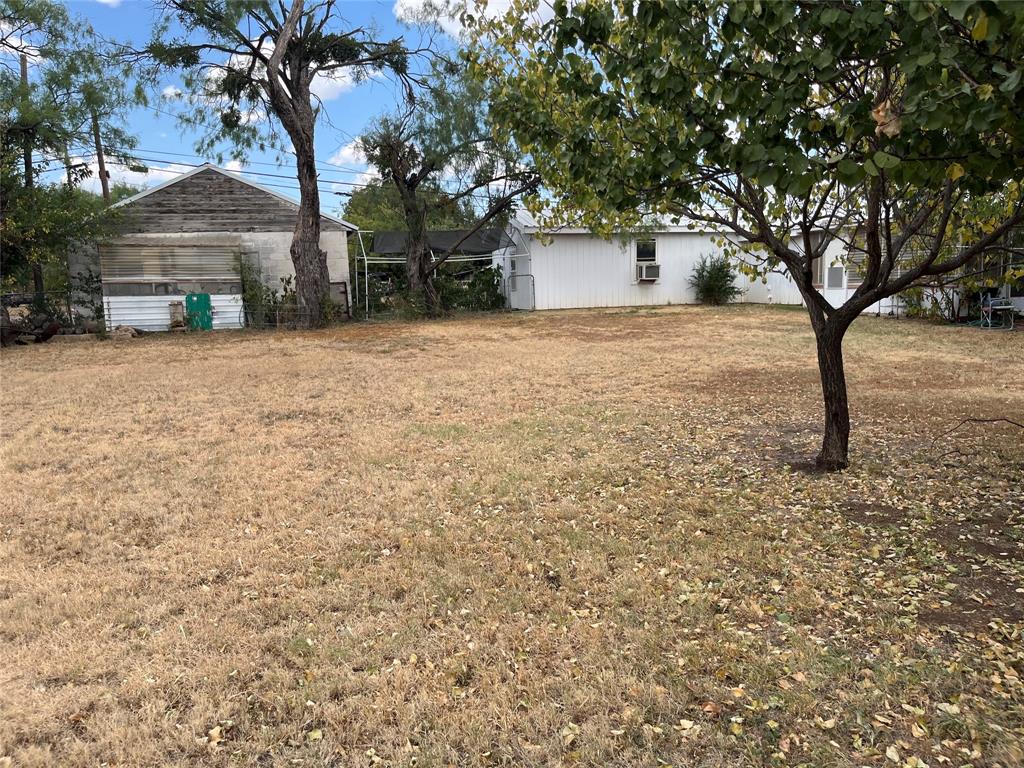 541 E 3rd Street Property Photo 11