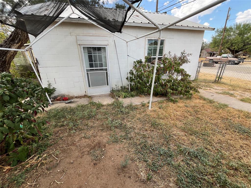 541 E 3rd Street Property Photo 13