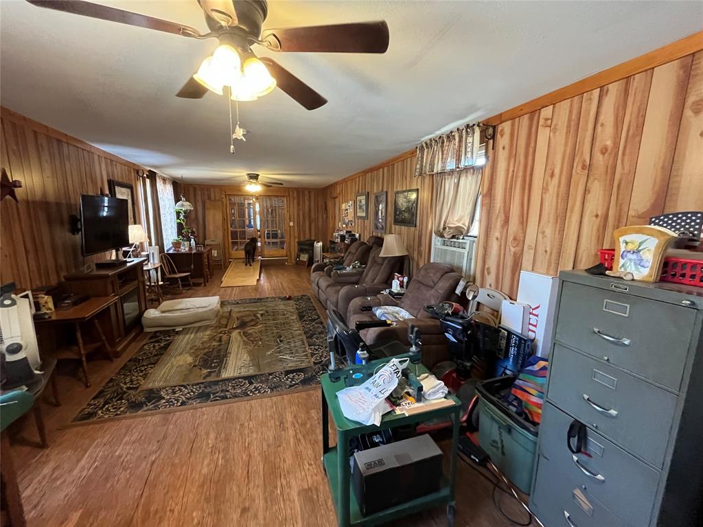 541 E 3rd Street Property Photo 18