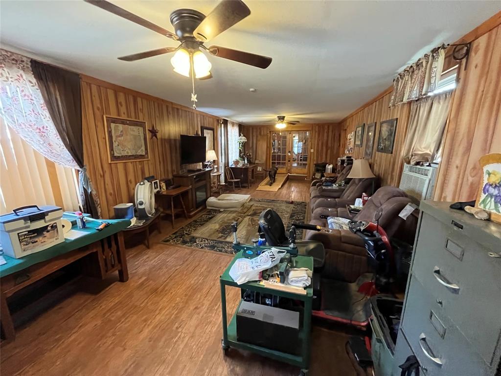 541 E 3rd Street Property Photo 19