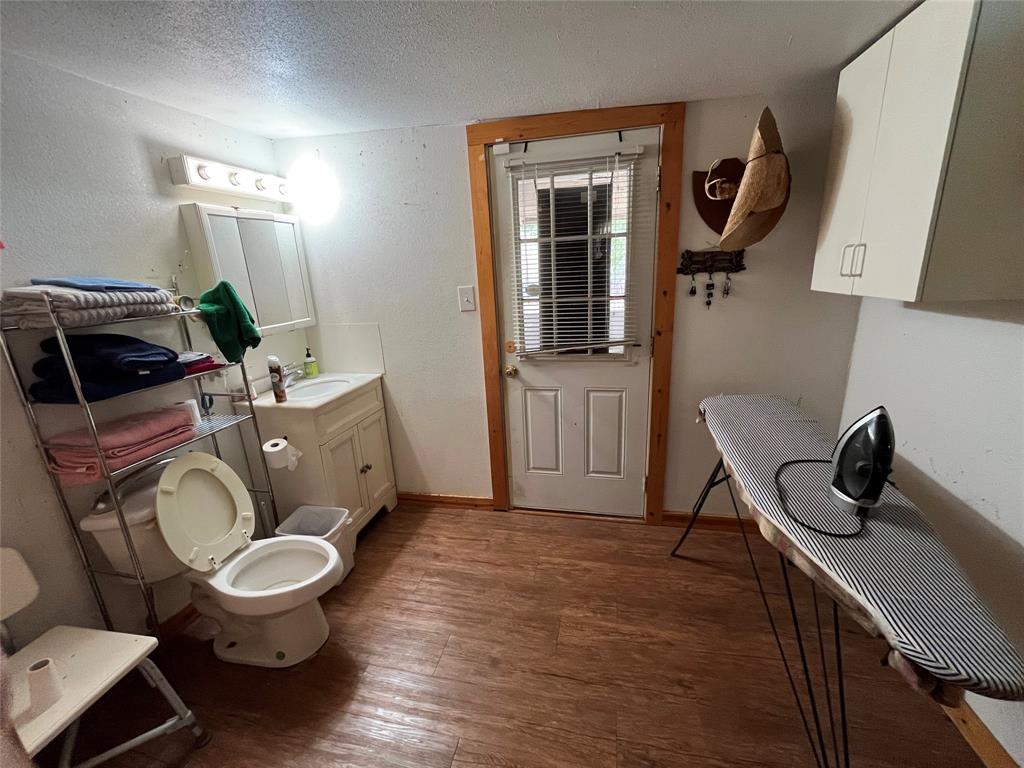 541 E 3rd Street Property Photo 21
