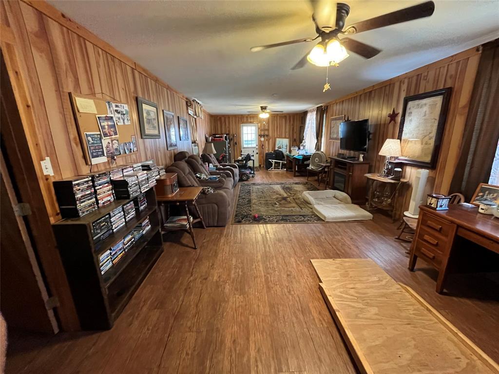 541 E 3rd Street Property Photo 25