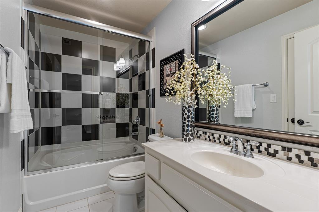 2182 Saxon Way Property Photo 16