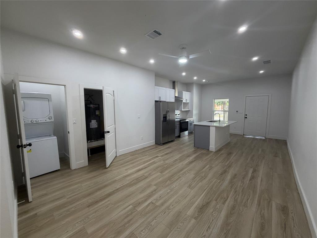 808 W 10th Street Property Photo 3