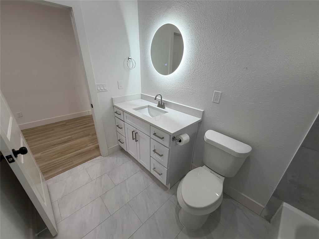 808 W 10th Street Property Photo 6