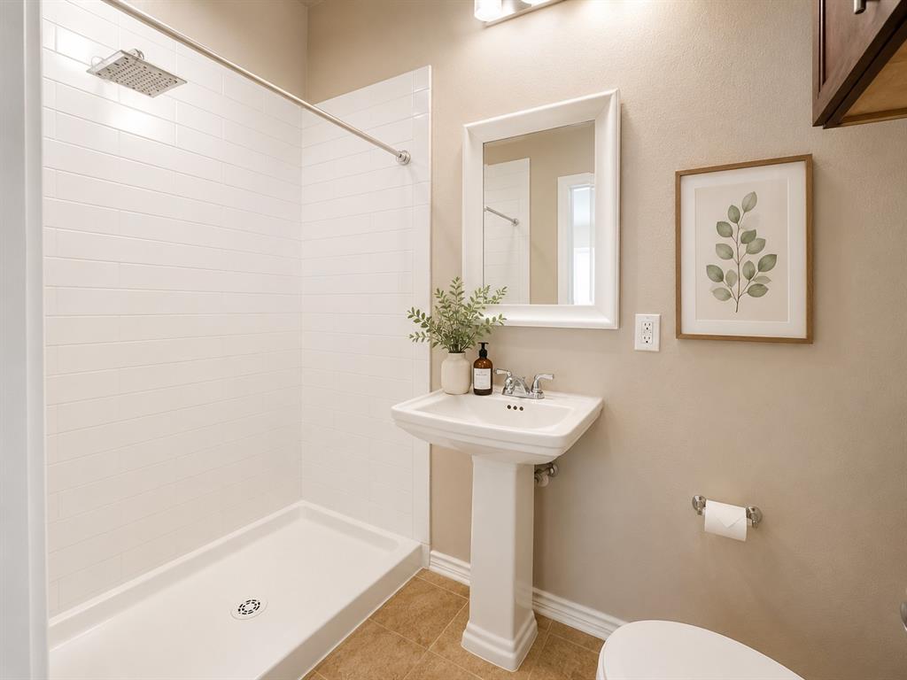 719 E 6th Street Property Photo 8