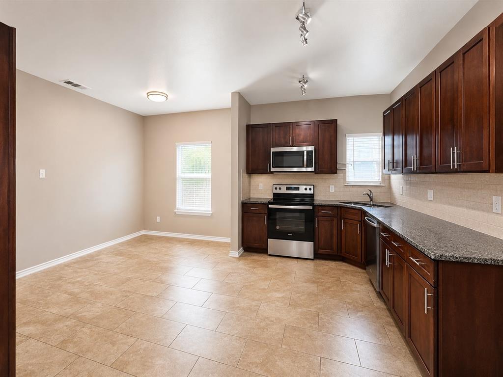 719 E 6th Street Property Photo 10