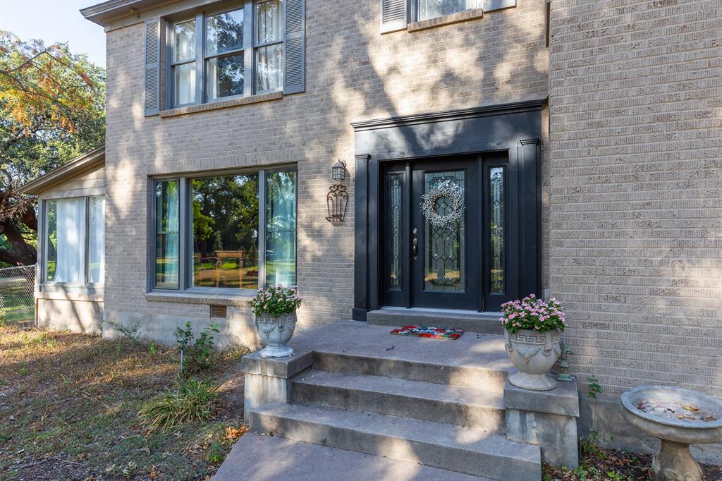 1102 Oldham Lane Property Photo 1