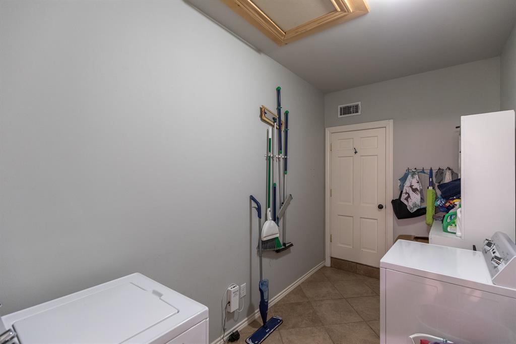 1102 Oldham Lane Property Photo 15