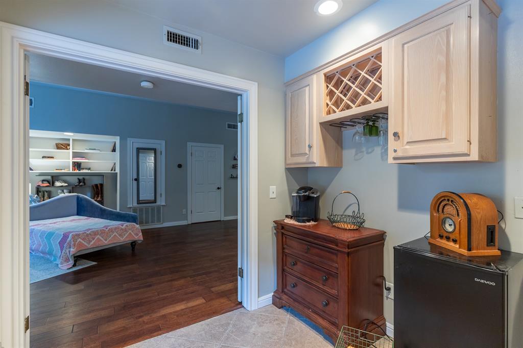 1102 Oldham Lane Property Photo 16