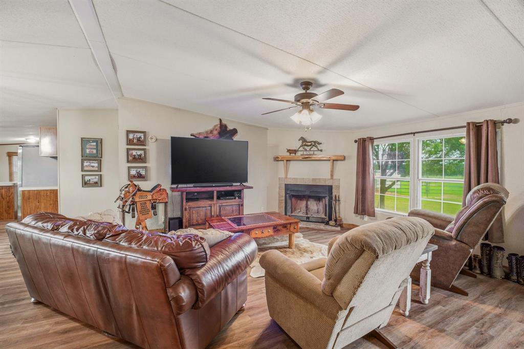 11555 N Us Highway 377 Property Photo 8