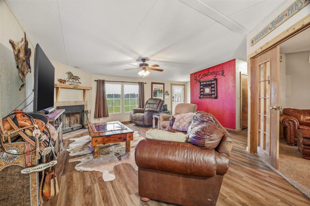 11555 N Us Highway 377 Property Photo 9
