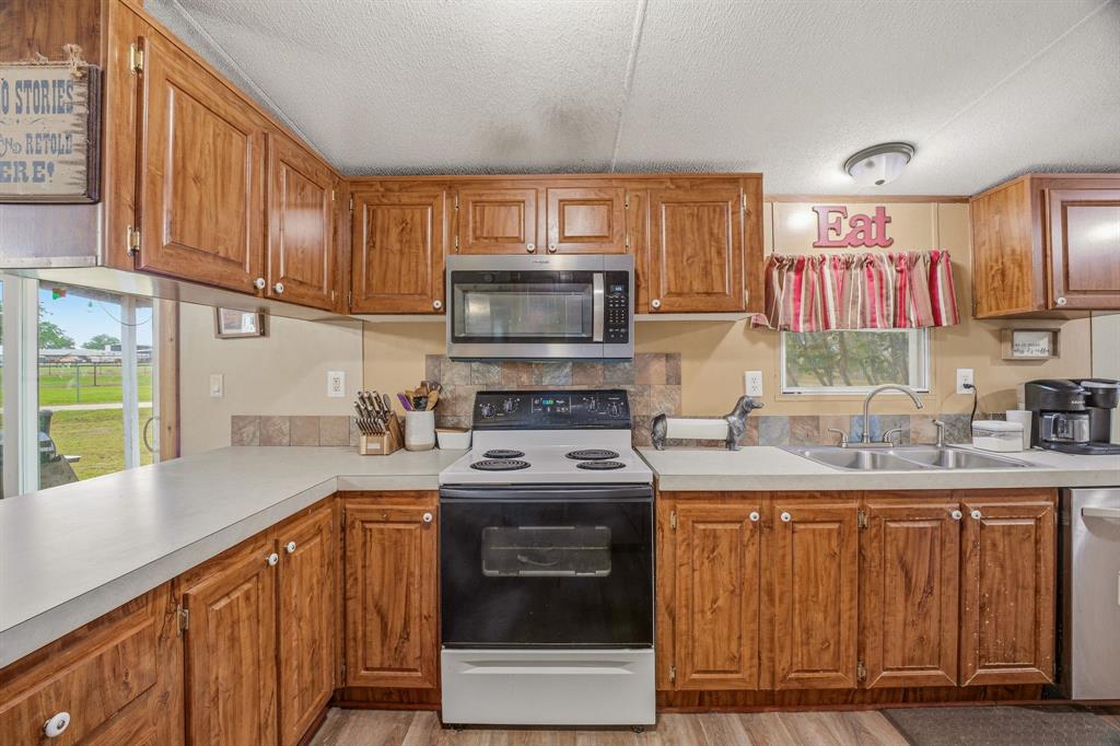 11555 N Us Highway 377 Property Photo 13