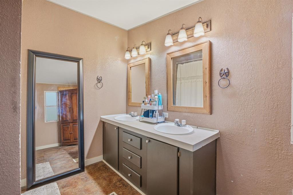 11555 N Us Highway 377 Property Photo 19