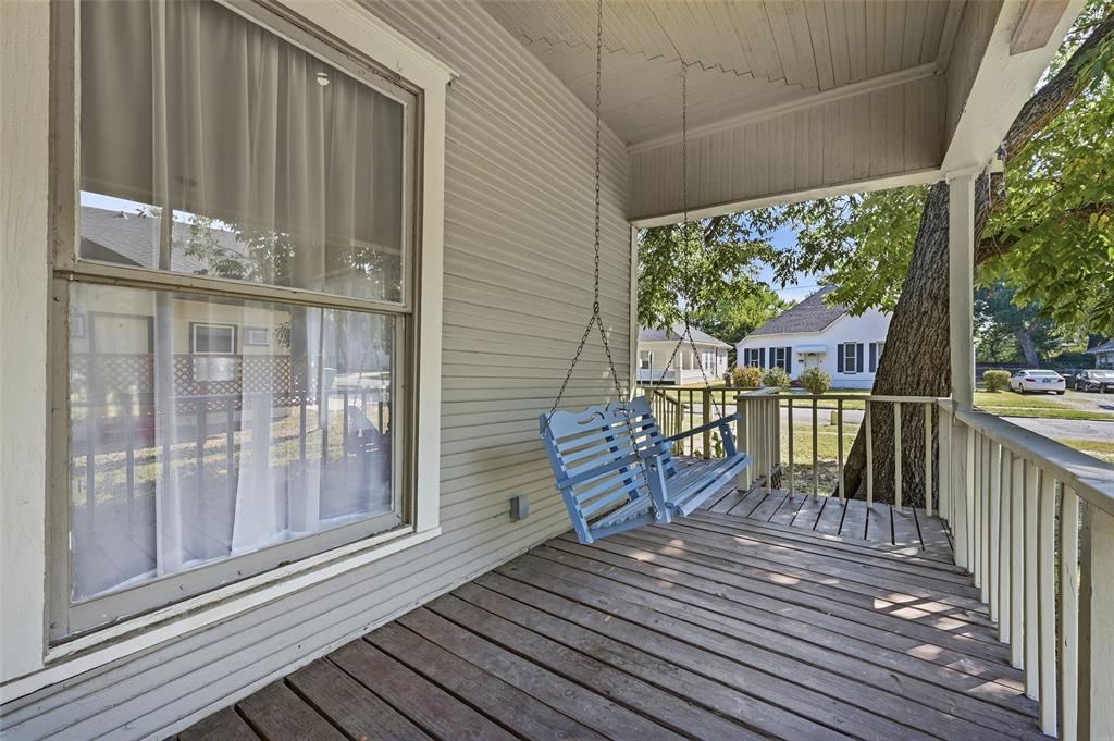 512 S Elm Street Property Photo 5
