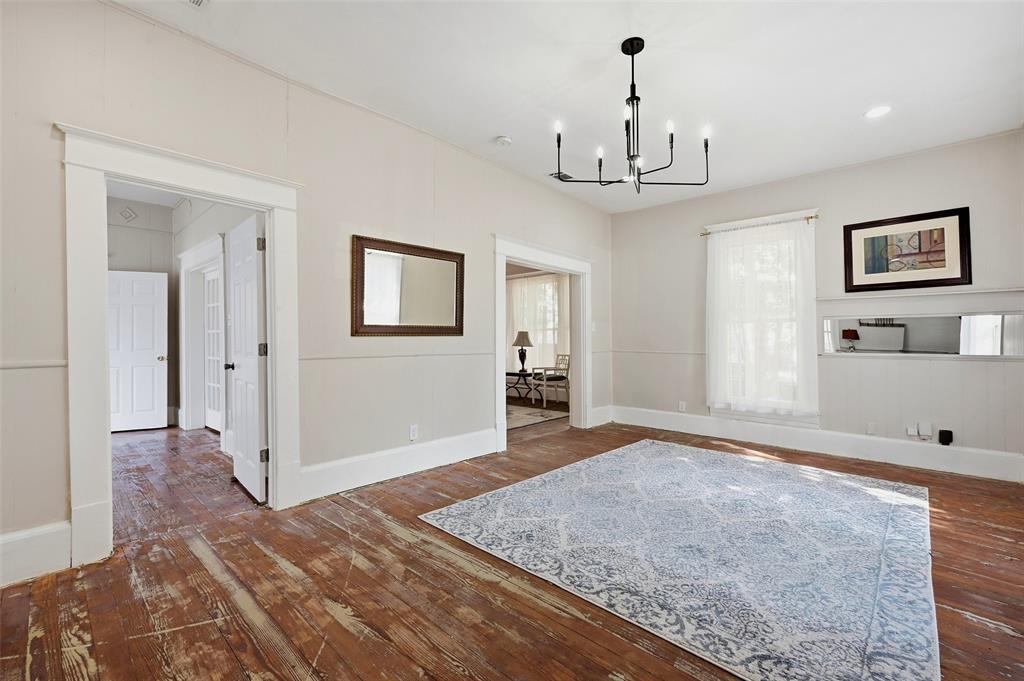 512 S Elm Street Property Photo 8