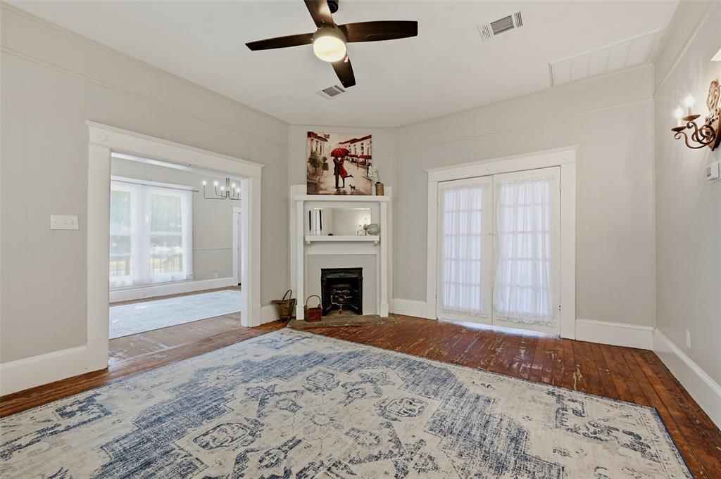 512 S Elm Street Property Photo 11