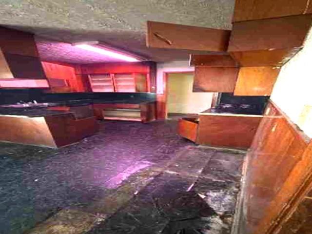 5915 Lakehurst Circle Property Photo 4