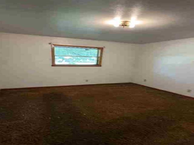 5915 Lakehurst Circle Property Photo 5