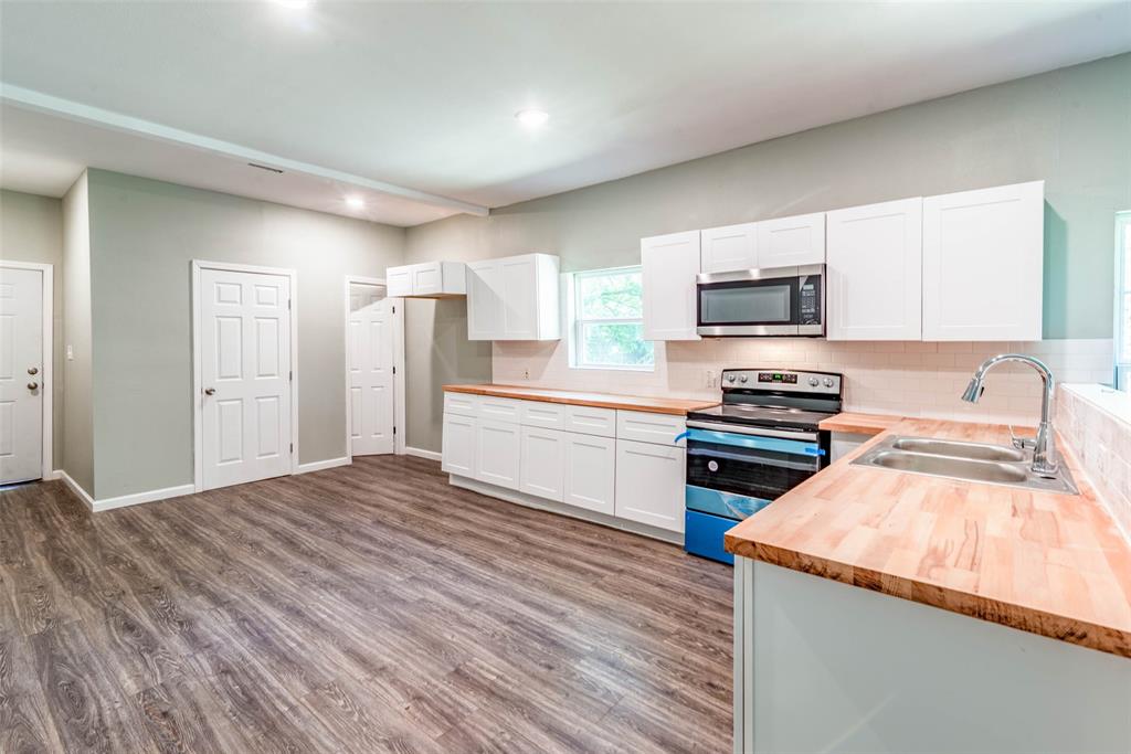 1457 W Austin Street Property Photo 2