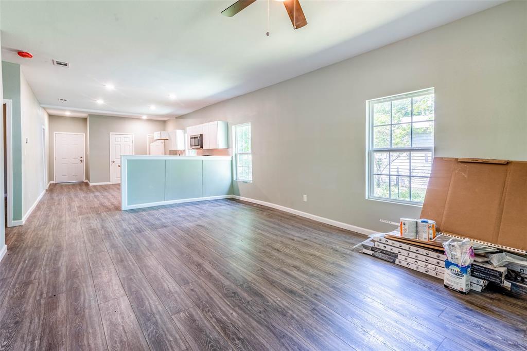 1457 W Austin Street Property Photo 4