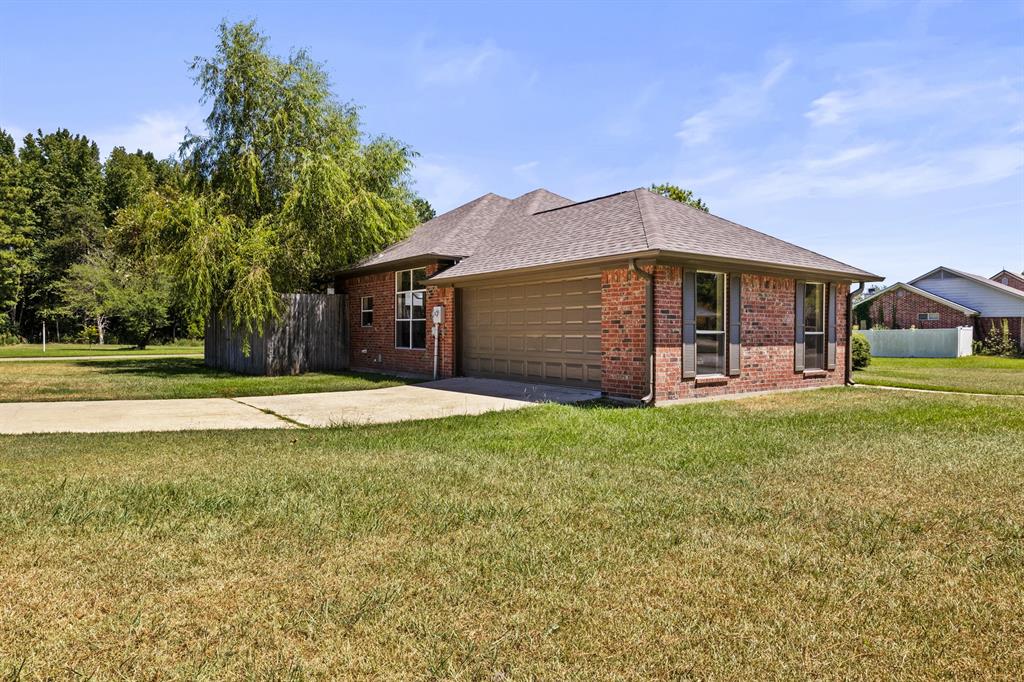 307 Bob White Property Photo 3
