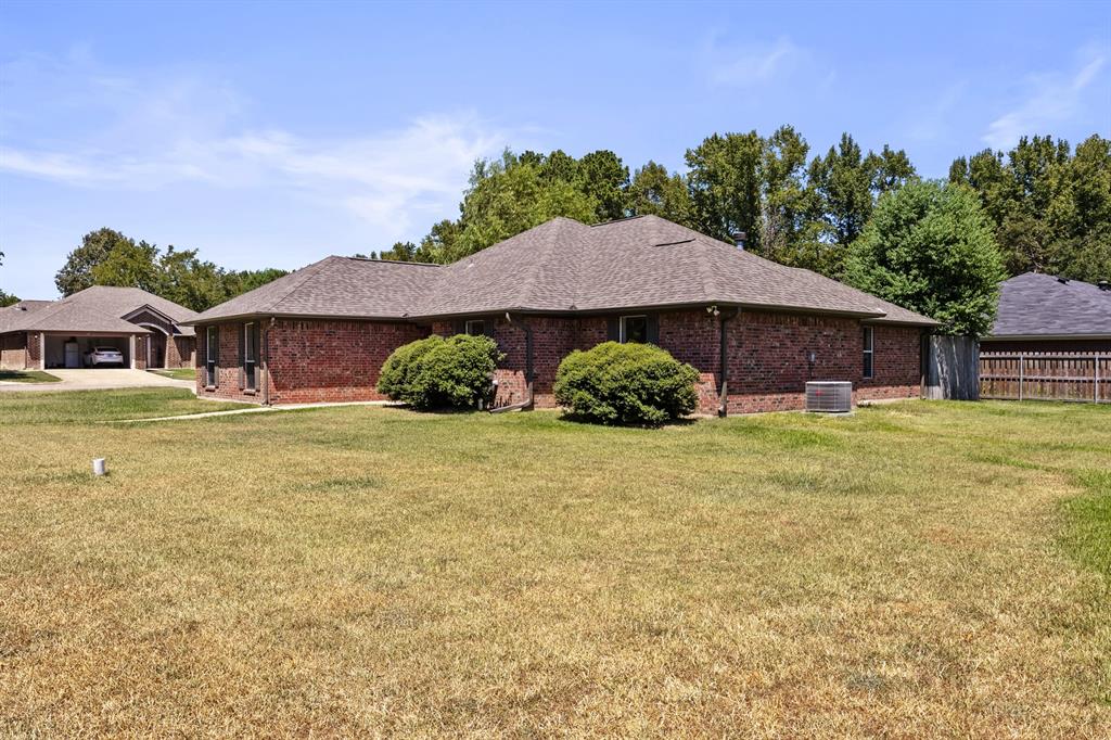 307 Bob White Property Photo 4