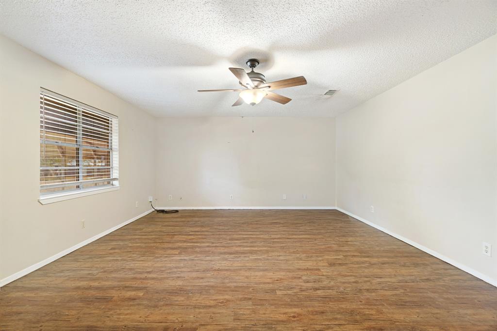 2820 W Kaufman Street Property Photo 2
