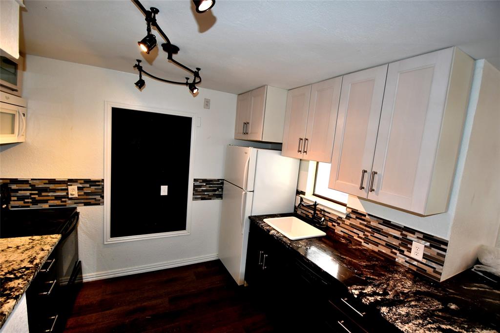 3121 Sondra Drive 204 Property Photo 5