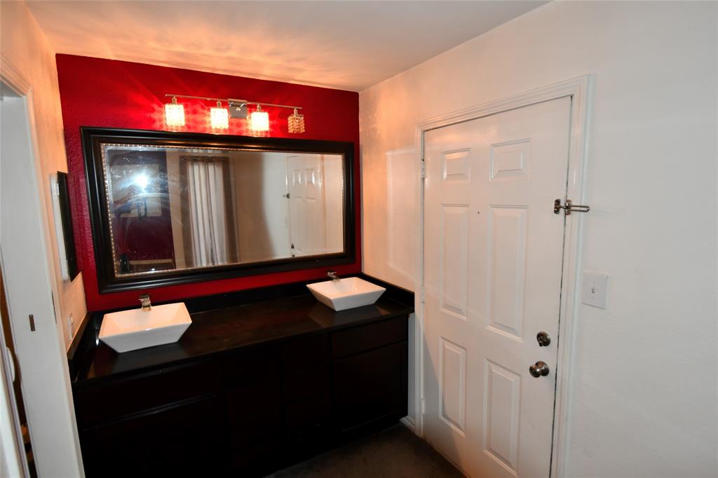 3121 Sondra Drive 204 Property Photo 11