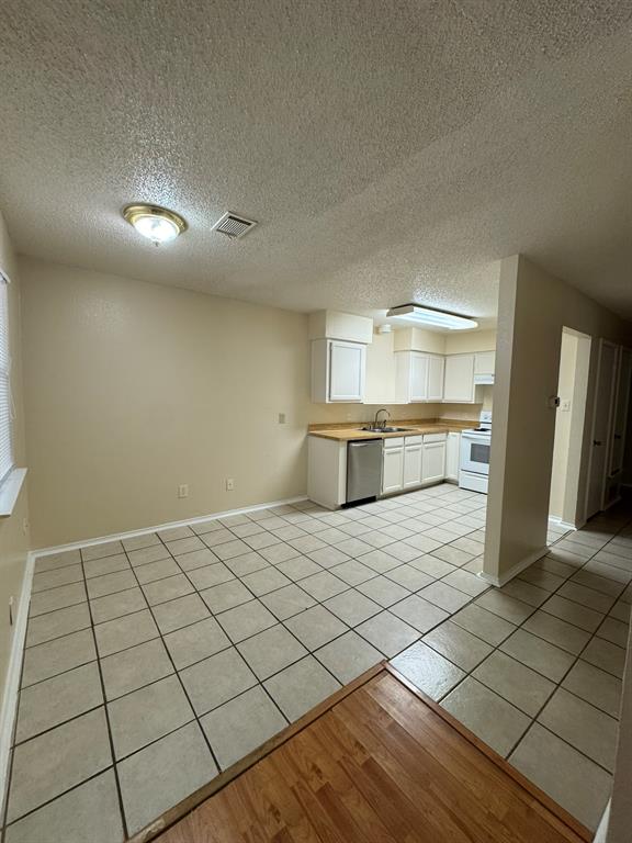 7004 Lincoln Drive Property Photo 3