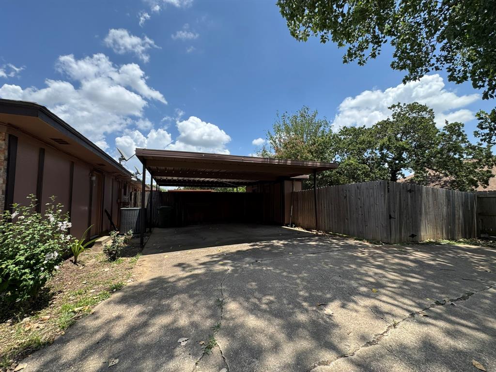 7004 Lincoln Drive Property Photo 11