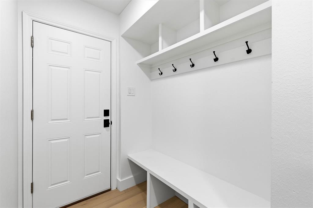 4446 Thunder Road Property Photo 18