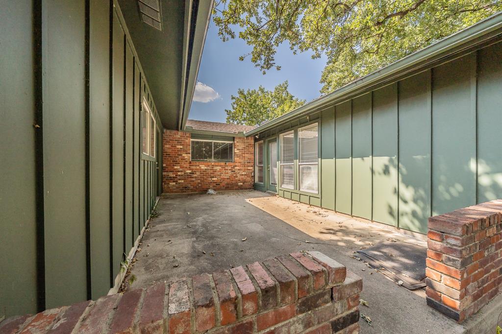 3014 Friendswood Drive Property Photo 27