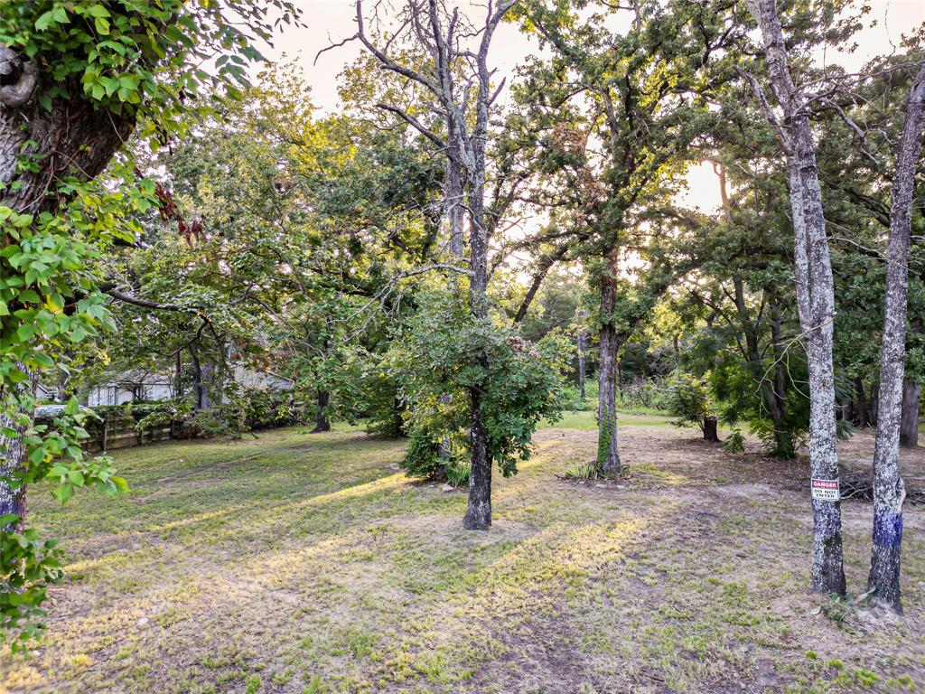 208 N Old Indian Trail Property Photo 6