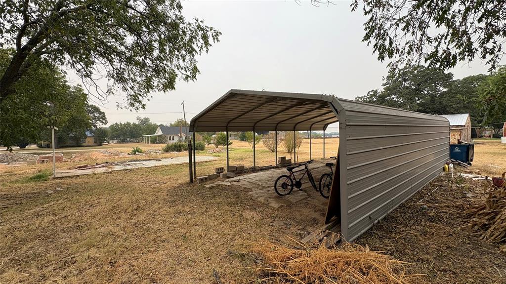 701 W Manchaca Avenue Property Photo 2