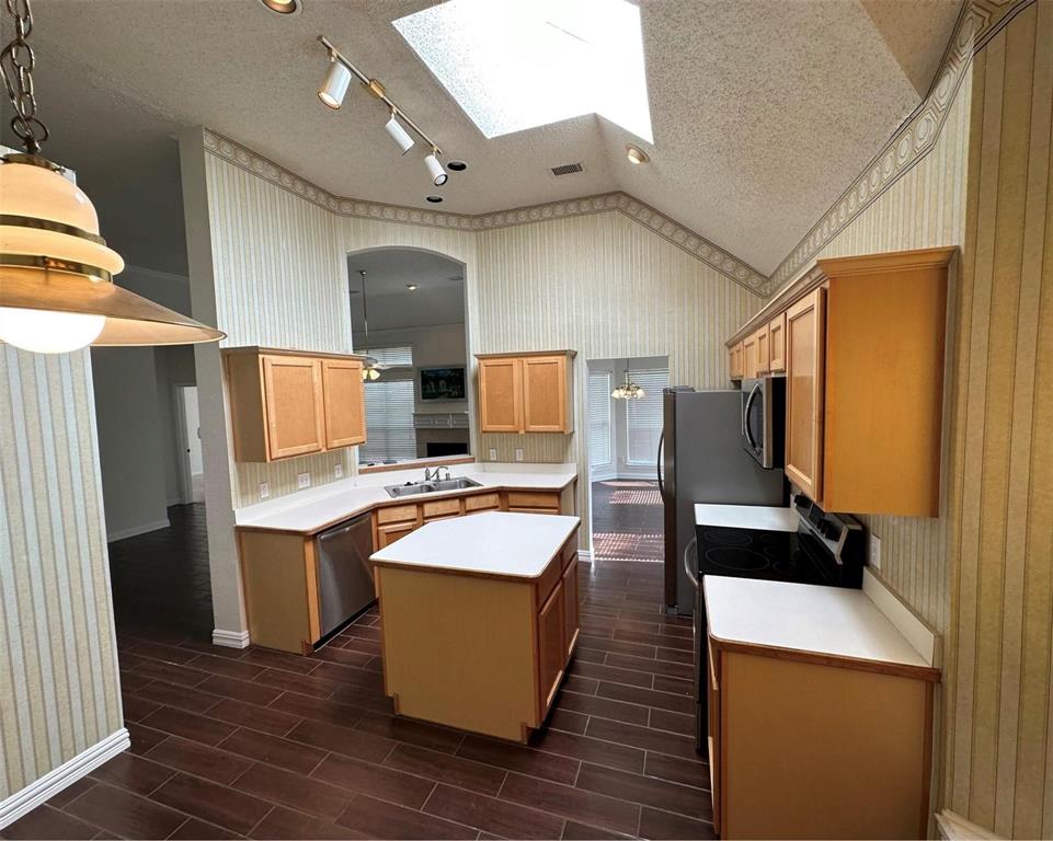 3904 Ridge Gate Drive Property Photo 5