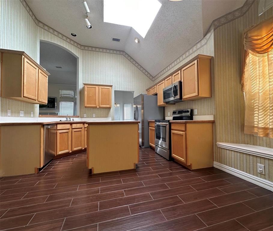 3904 Ridge Gate Drive Property Photo 6
