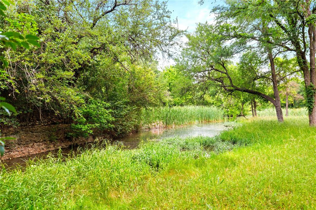 962 Oak And Clover Ridge Property Photo 4